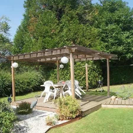 Dom wakacyjny Maison Avec Piscine Proche Du Circuit Arnage